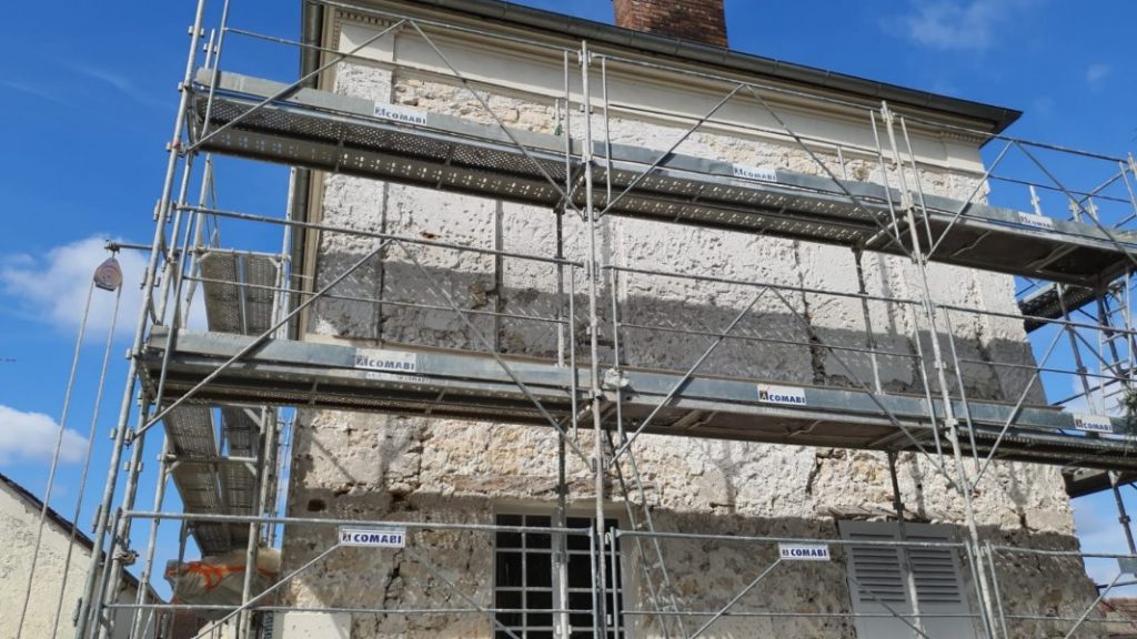 Facade a restaurer asnieres