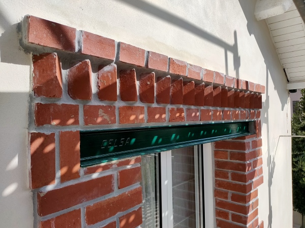Detail de la modenature en briques
