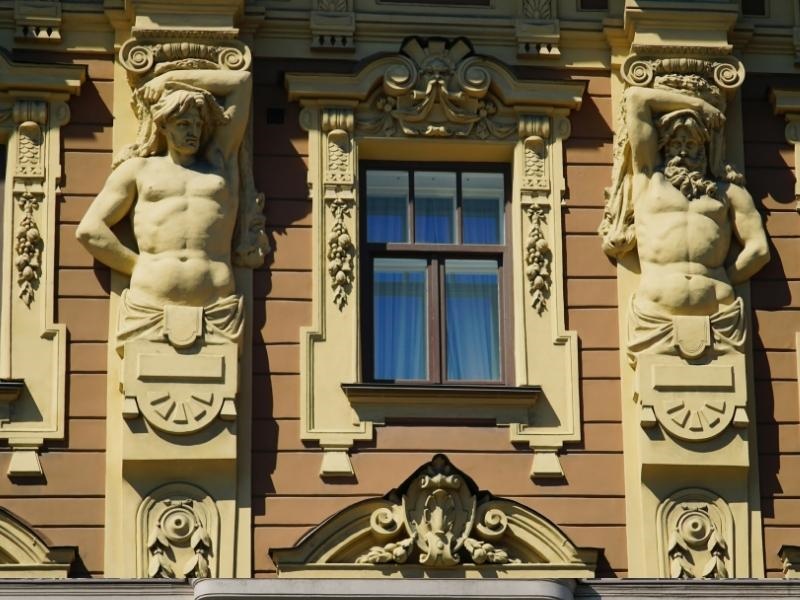 Modénatures de façade sculptées