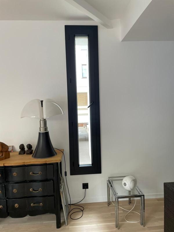 Fenêtre étroite verticale