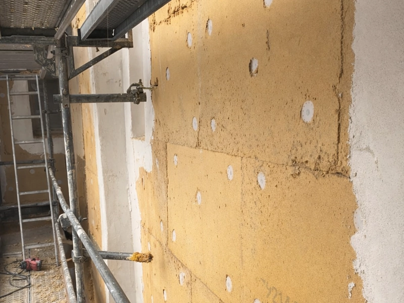 Isolation thermique par l'extérieur à Paris et en Île-de-France Isolant respirant pour un mur en pierre