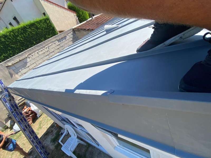 Bande de rive toiture zinc