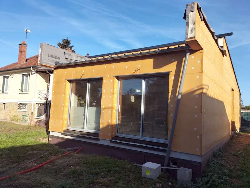 Habillage d'une façade de maison : quelles options ? Isolation thermique par l'extérieur