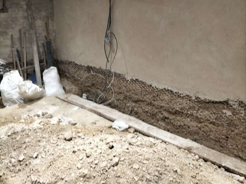 Mur humide à Paris : que faire ? Traiter un mur humide à Paris