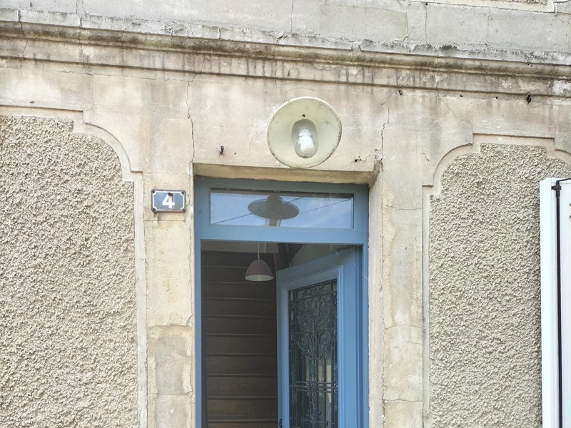 Micro fissure façade