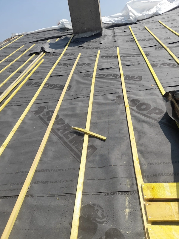 Pose tasseaux toiture