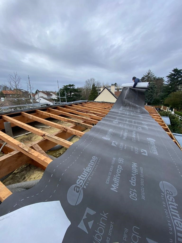 Pose ecran sous toiture