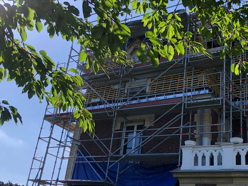 Artisan couvreur a Pontoise