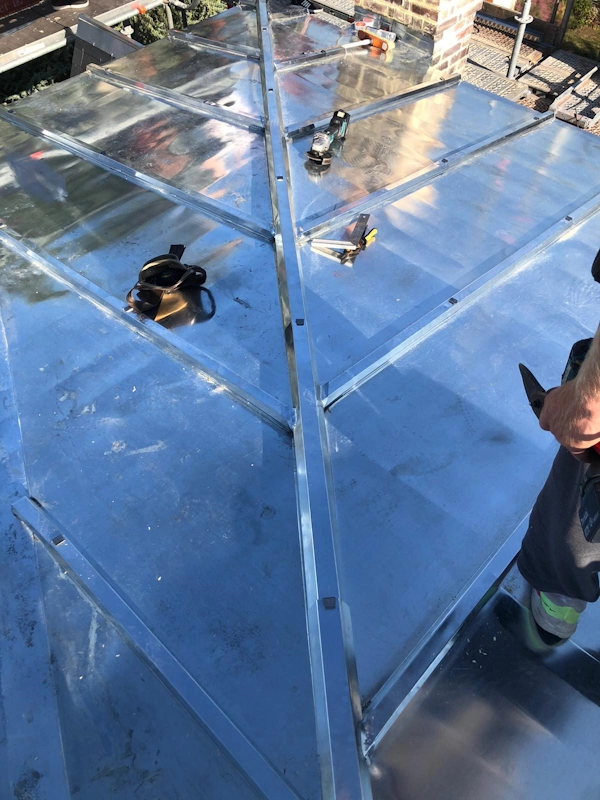 Couverture zinc sur tasseaux 95