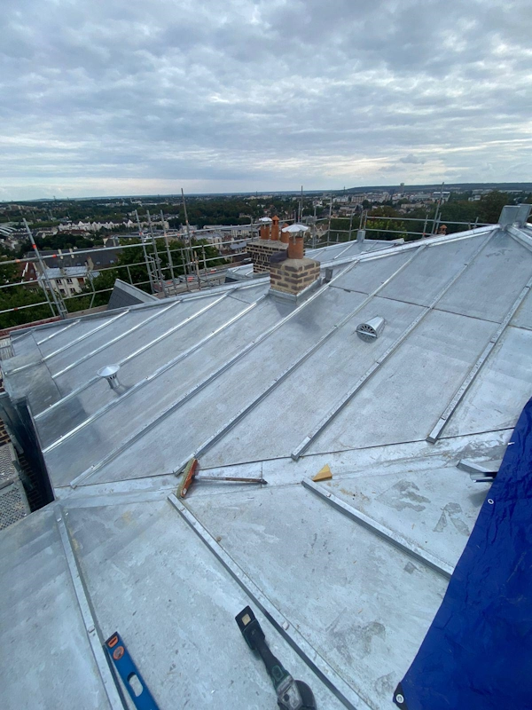 Couverture zinc sur tasseaux Pontoise