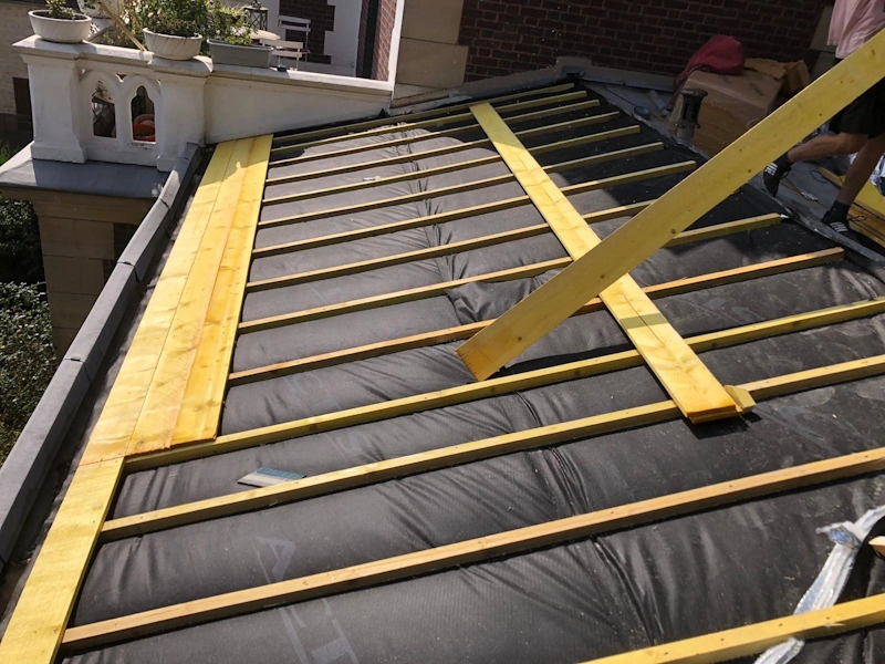 Pose toiture ardoise 95