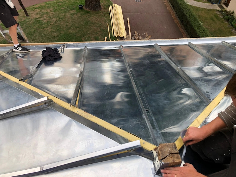 Pose zinc sur tasseaux 95