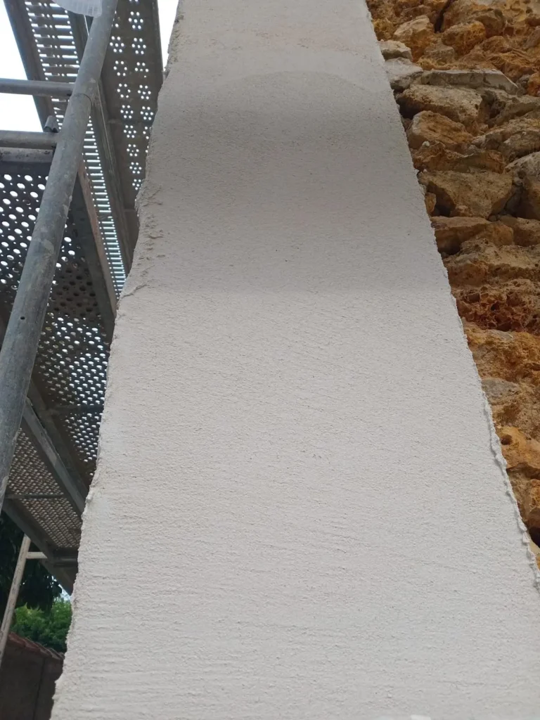 entretien pierre apparente 93110