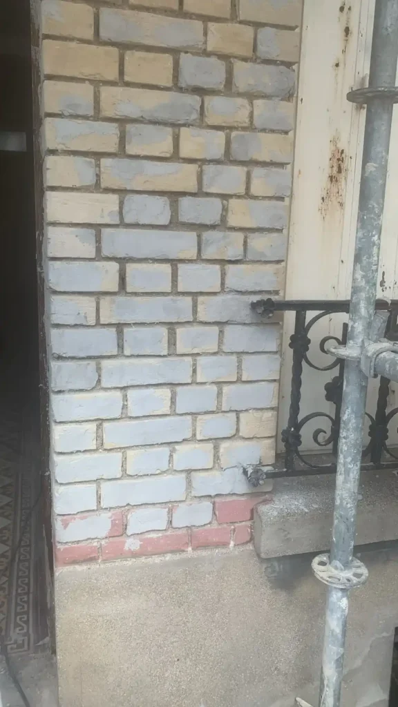 chantier renovation brique 92240