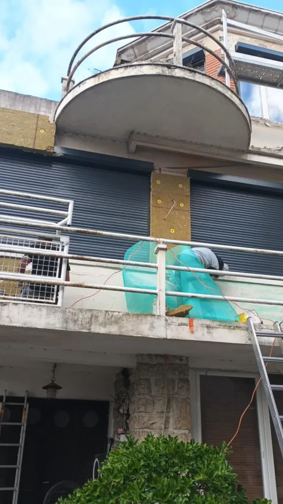 Facadier chantier ite 94