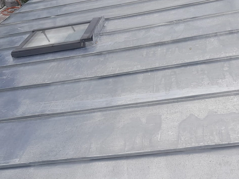 Choisir entre zinc sur tasseaux ou en joint debout Atouts toiture zinc joint debout