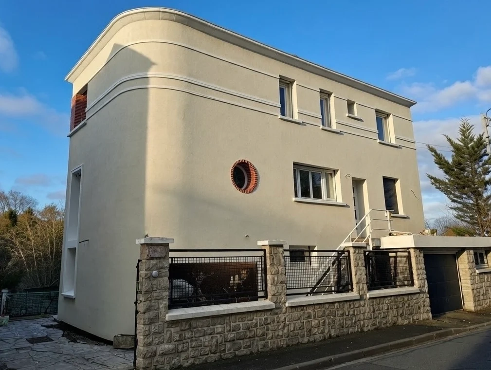 Entreprise de ravalement de façade à Paris et en Île-de-France Maison moderne avec façade courbée.