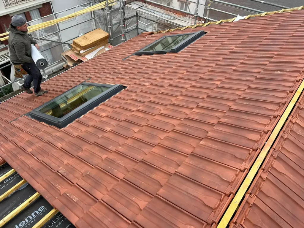 Toiture tuiles chantier sarking les lilas