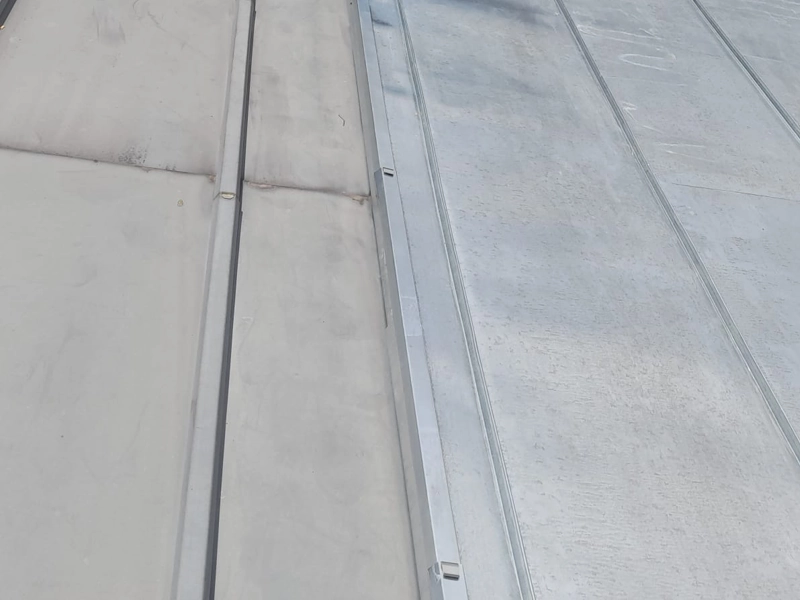 Pose toiture zinc joint debout ou tasseaux