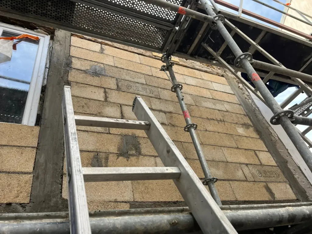 facade ancienne enduit chaux liege 78350