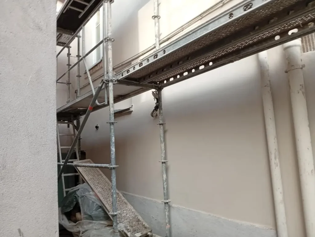 facade ancienne enduit chaux liege jouy en josas