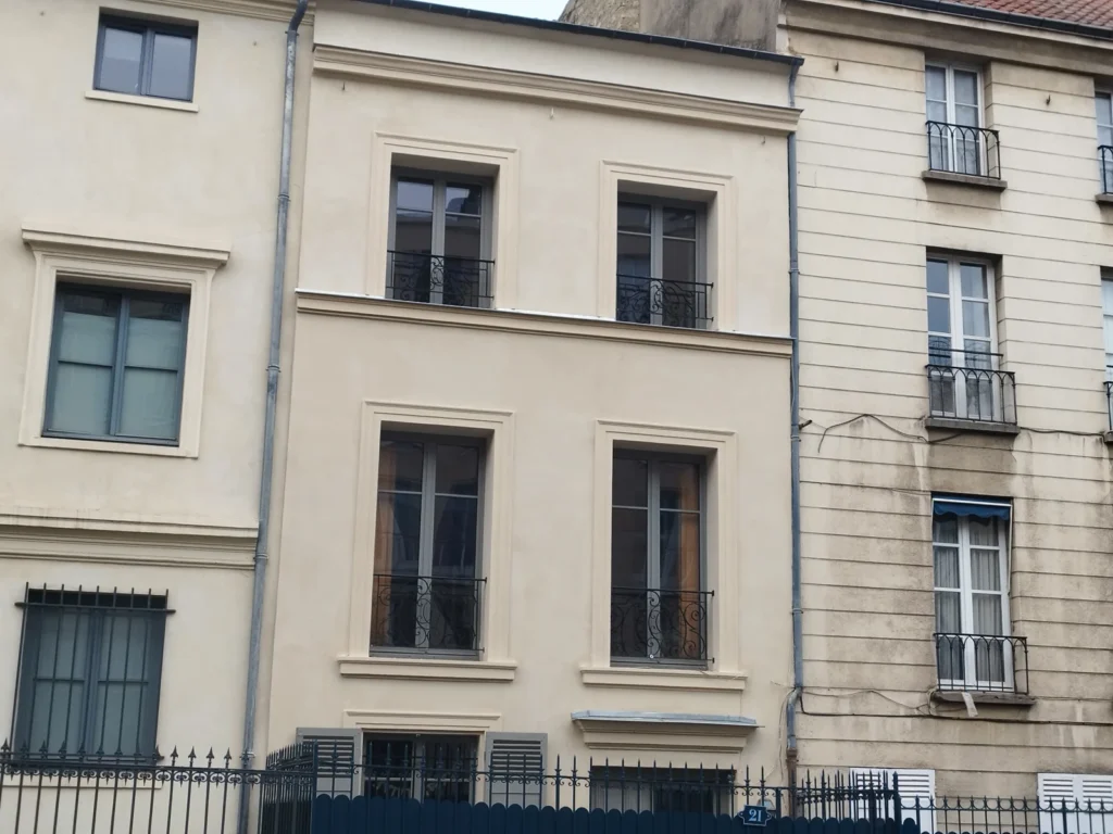 facade immeuble enduit traditionnel croissy