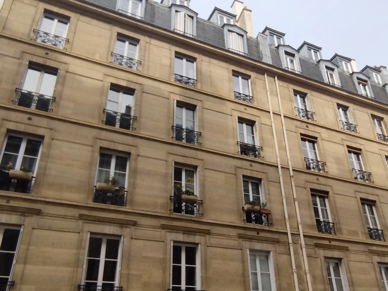 Bandeau de façade : rôle et rénovation Définition d'un bandeau filant