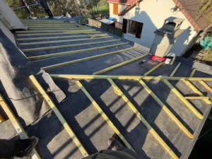 couvreur zingueur taverny renovation complete lucarne fibre bois