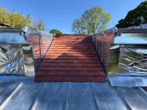 entreprise toiture taverny couverture zinc lucarne zinc tasseaux